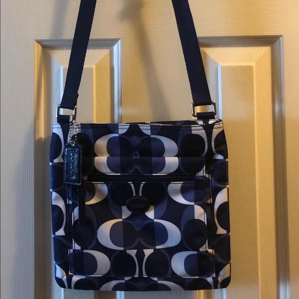 Coach cross body navy blue/white vintage coach